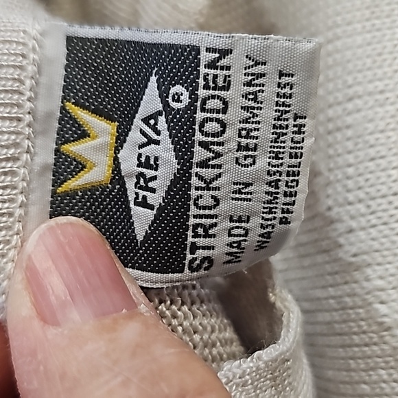 Freya made in Germany short sleeve sweater Henley style.  Cream and peach medium - Picture 7 of 9